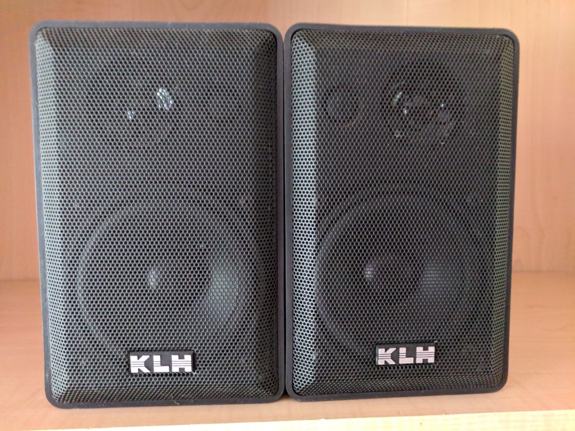 KLH indoor/outdoor speaker 1 pair model 970A