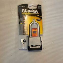 Master Lock M176XDLHCCSEN Magnum 2-in. Resettable Combination Padlock with Key - Quantity 1