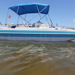 1995 /24'  Harris Flote Deck Boat