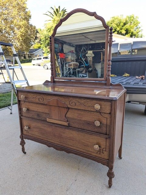 Vintage Beautiful Antique Dresser And Mirror