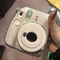 LOW PRICE MOVING- INSTAX POLAROID CAMERA