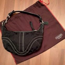 Classic Coach Discontinued small shoulder bag / handbag (Black color)