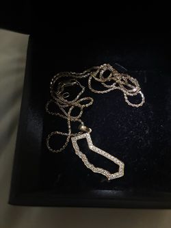 Cali pendant 14k gold small chain - gold star jewelers