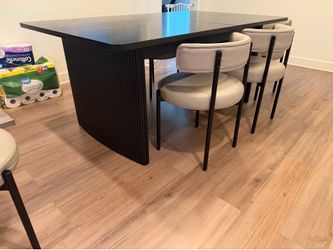 Dining table chairs set