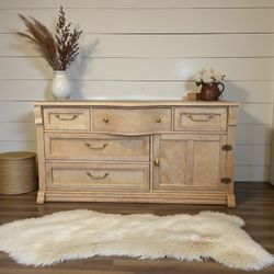 The Linden Curve Heritage Dresser/ Sideboard
