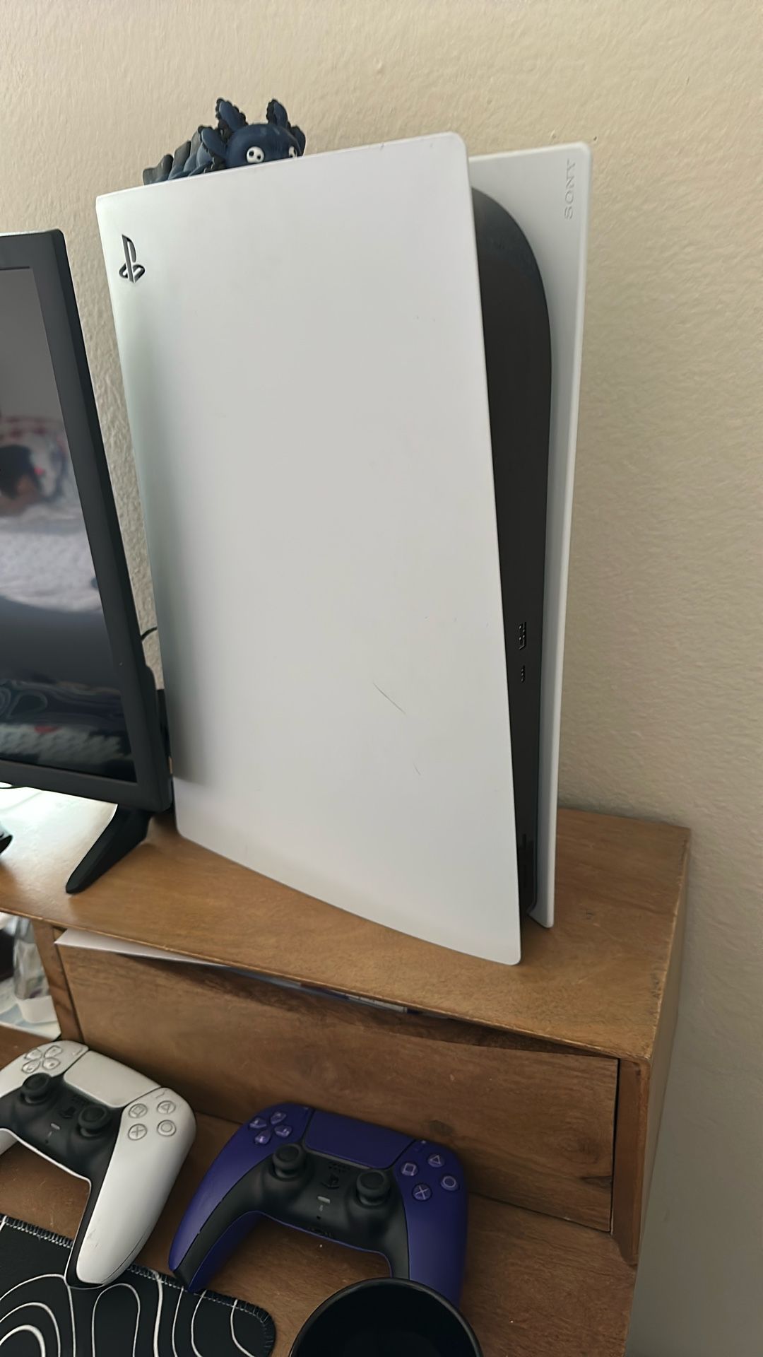 Ps5 With keyboard Mouse And Joysticks With An InSignia Tv