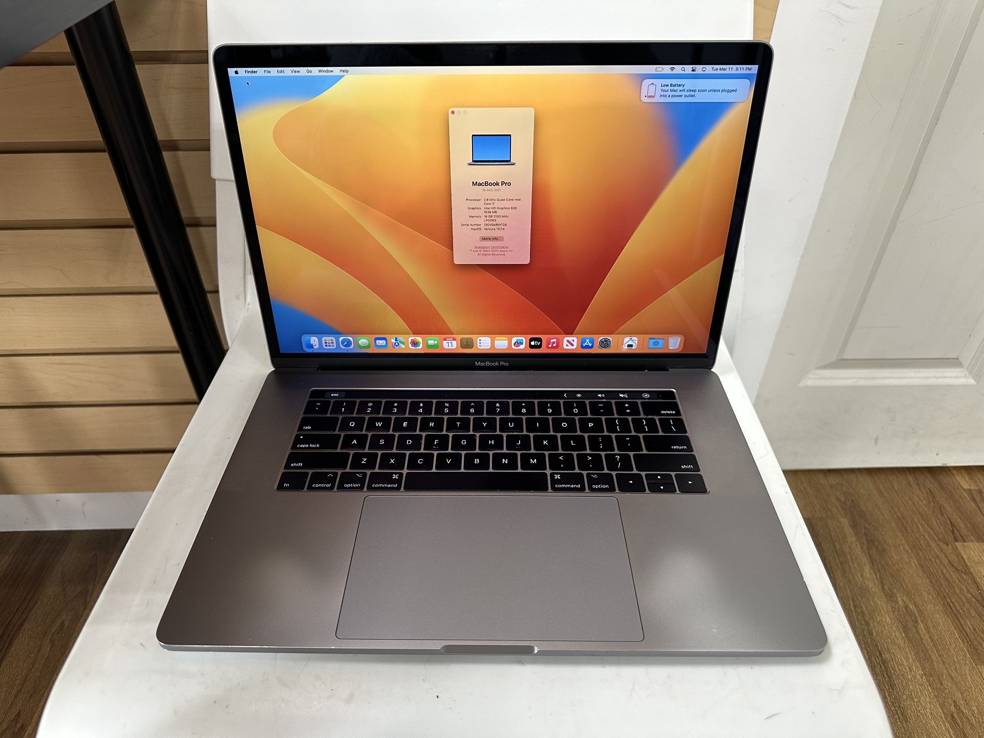 Macbook Pro 15 inch 2017 Touch Bar core i7 16GB RAM 512GB SSD