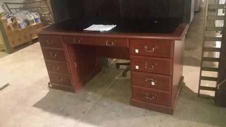 Brand new assembled desk