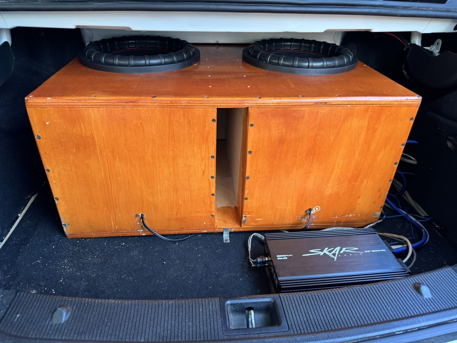 Severe setup 2 12"Kong Audio Subs in ported box and Skar audio 800w amp insane