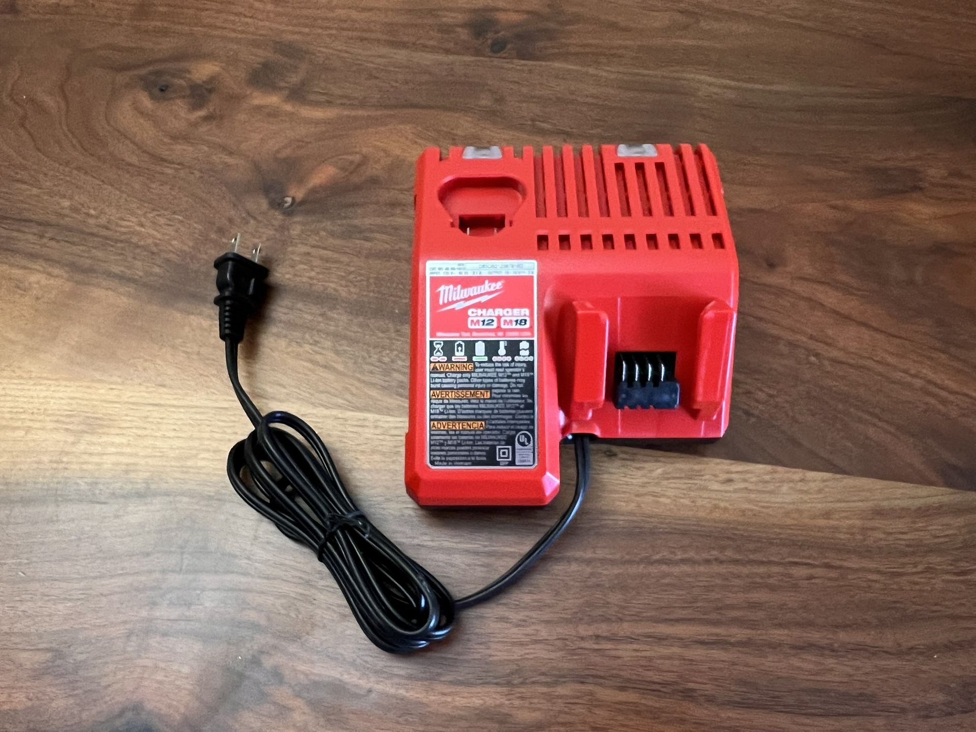 New Genuine Milwaukee 48-59-1812 M18 & M12 Multi Voltage Lithium Battery Charger