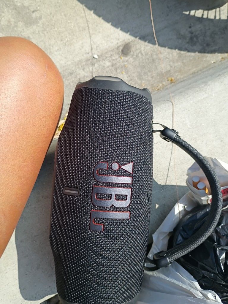 JBL Charge 6 Bluetooth Speaker
