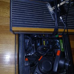 Atari 2600 BUNDLE / BEAUTIFUL CONDITON w / Games