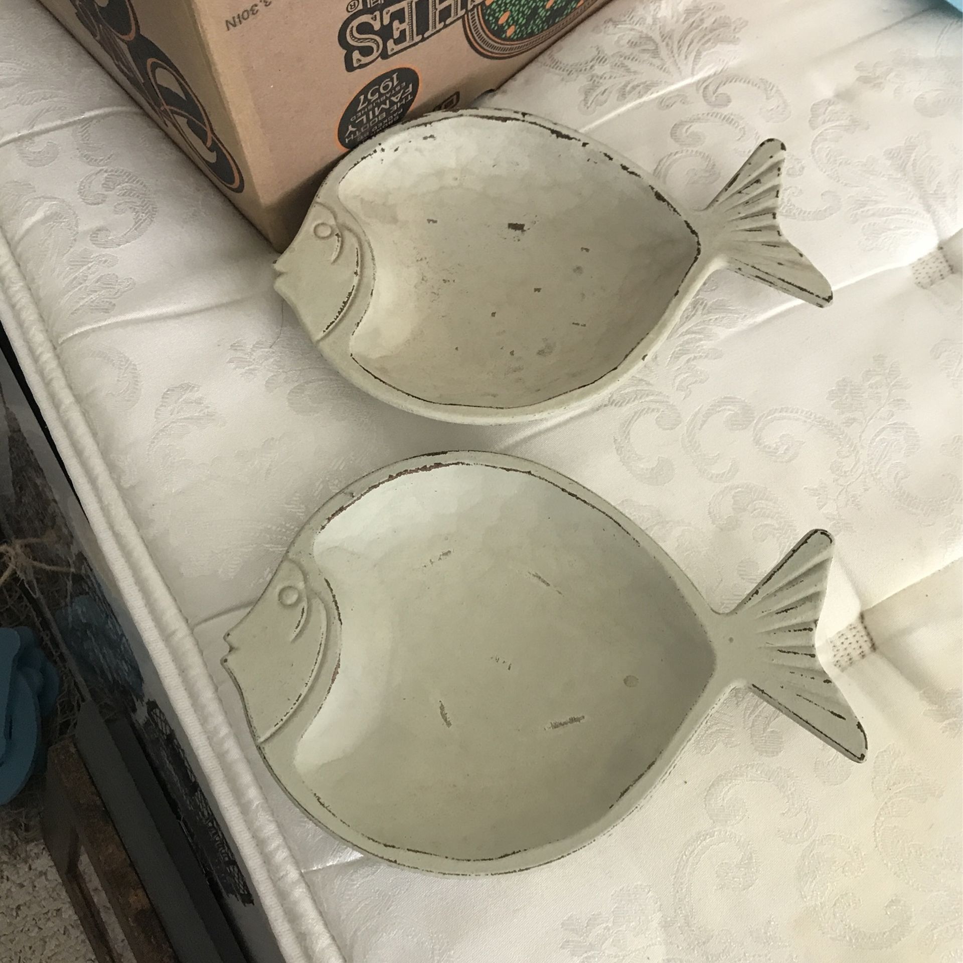 Fish Dish Decor/Pair