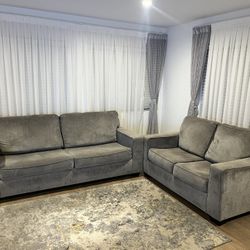 Used In Good Condition Loveseat And Sofa 