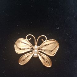 14K Gold Butterfly Pin With 3 Pearls