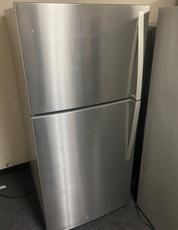 Deal: Stainless Top‑Freezer Refrigerator — Adjustable shelves, crispers