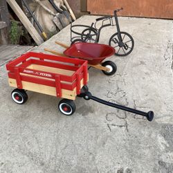 Art Garden Radio Flyer  Wheelbarrow Triciclo 