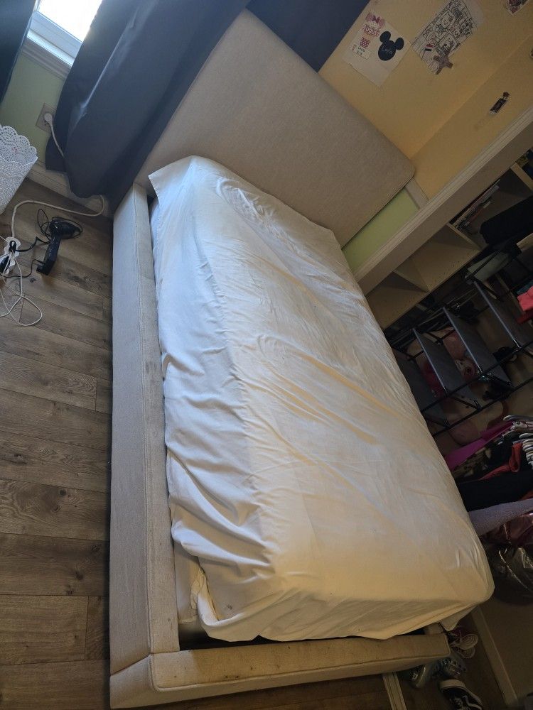 2 Twin Bed Frames With Mattresses 