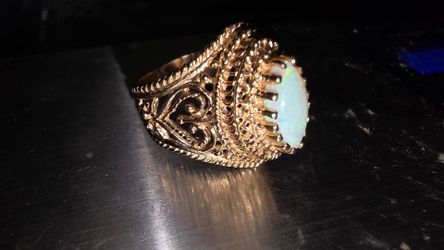 Vintage-Style Opal Filigree Ring – Stamped 14K – 7.28 Grams