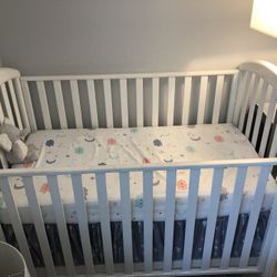 Baby Crib With Mattress and Drawer 