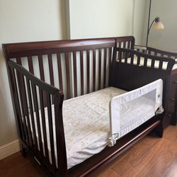 4-in-1 convertible baby crib with storage drawers