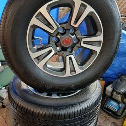 JUEGO DE RRINES PARA TROCAS TOYOTA TACOMA 4R SECOYA TUNDRA YANTAS SEMI NUEBAS MEDIDA 17