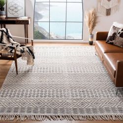 Safavieh 100% wool 8*8 feet rug in ivory-black