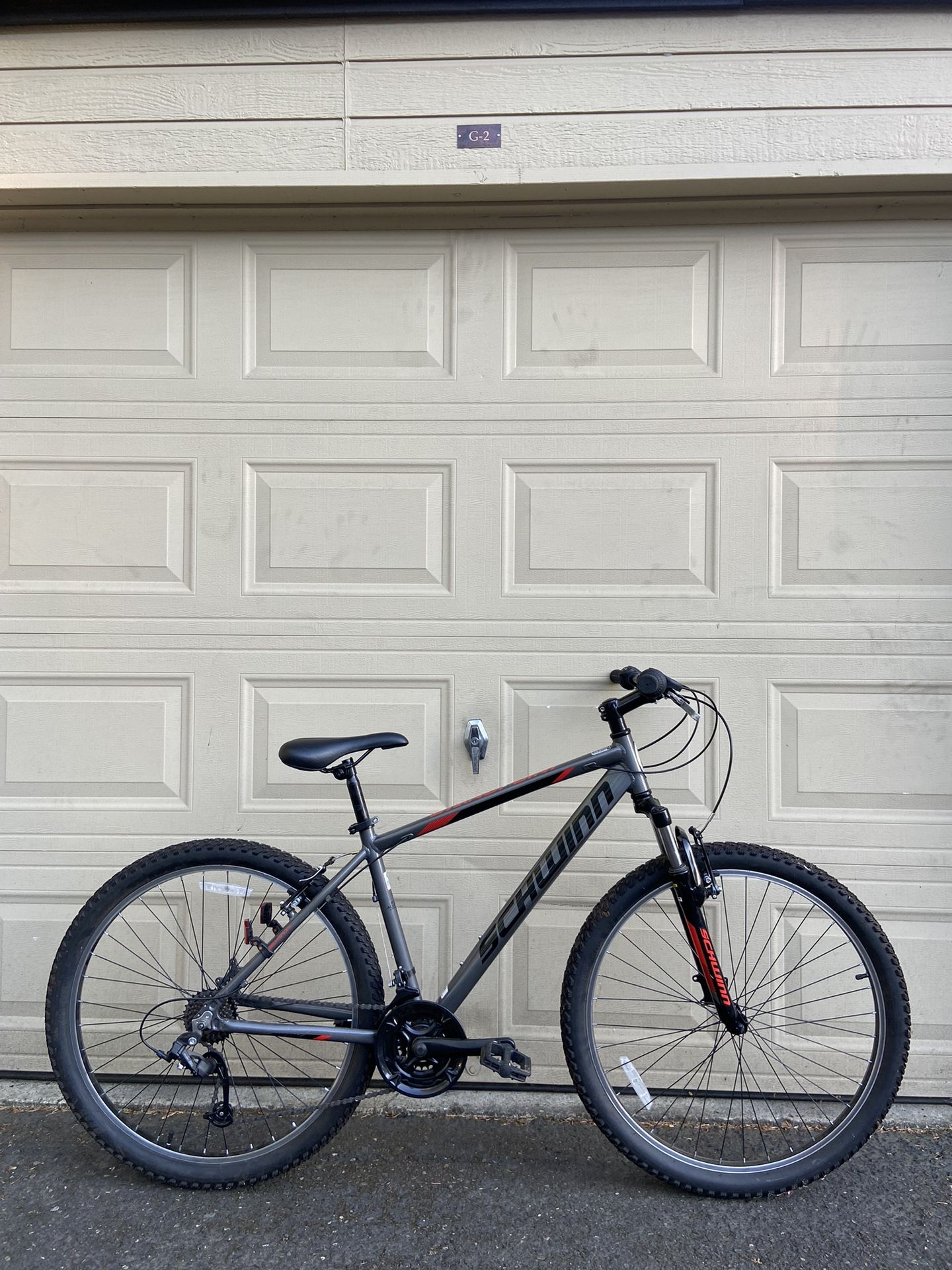 Schwinn Standpoint Men’s Mountain Bike – 27.5” Wheels, 21-Speed, Aluminum Frame Bicycle