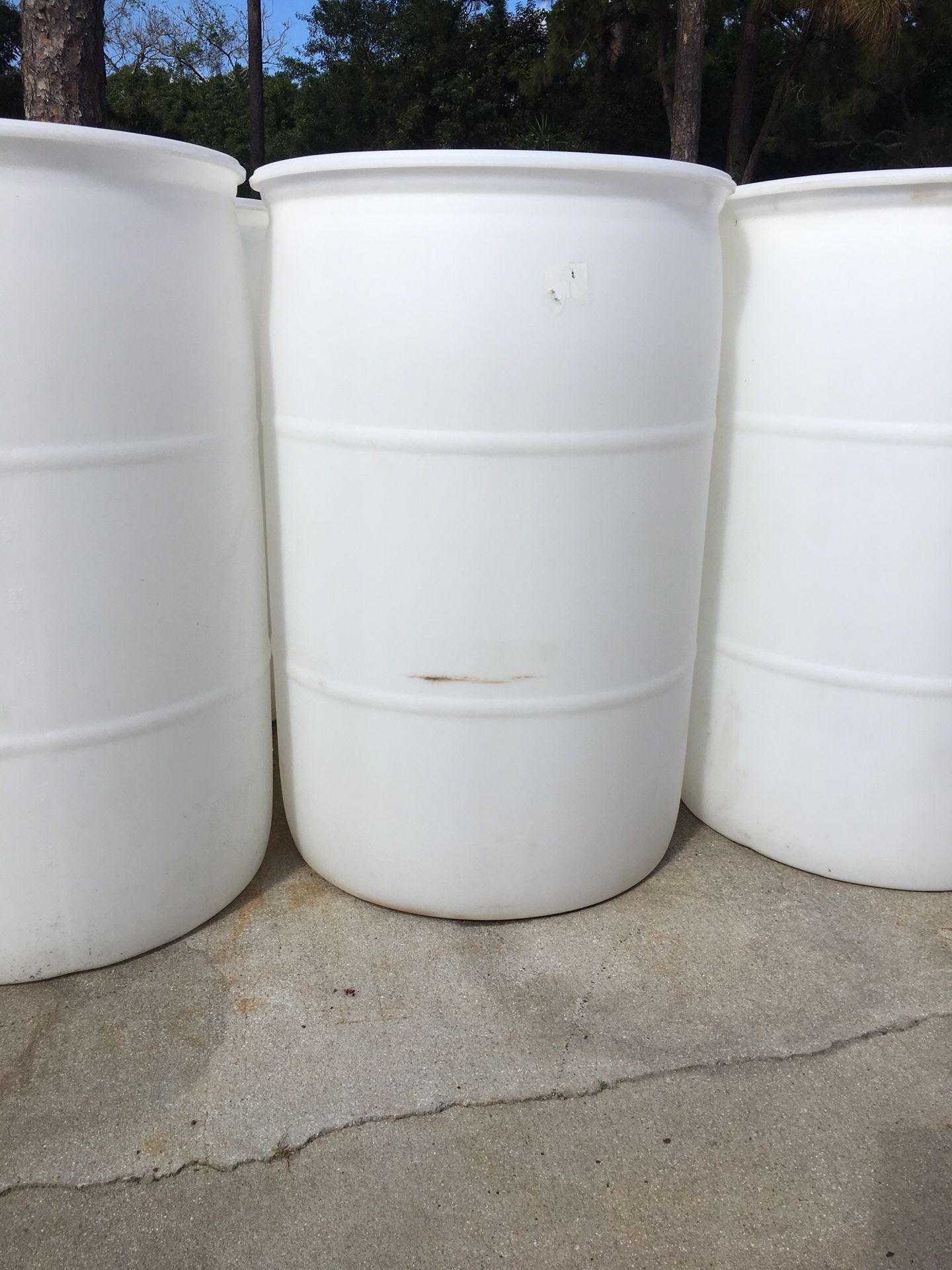 55 gallon plastic drums for Sale in Fort Pierce, FL OfferUp