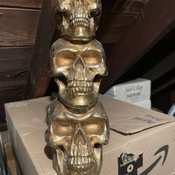 Halloween Three Skull Statue 18”-20” Great Prop