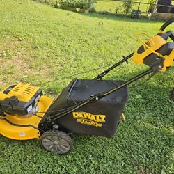 Commercial Engine DEWALT Mower 196cc