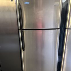 📍5200 E 10TH AVE TAMPA FL  33619📍Frigidaire T/b Stainless Steel Refrigerator Works Great 