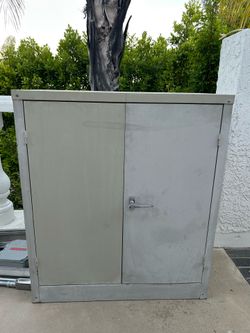 Metal cabinet