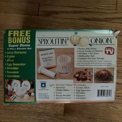 Spoutin’Onion.   9 Piece Kitchen set