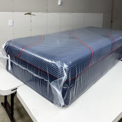 Twin xl sealy HYBRID FIRM 14 inch retail price $2,419 (mattress only)extra charge delivery  new condition   Never slept on/// this mattress is from di