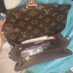 💼 Louis Vuitton Handbag - BRAND NEW - $2,500 💼