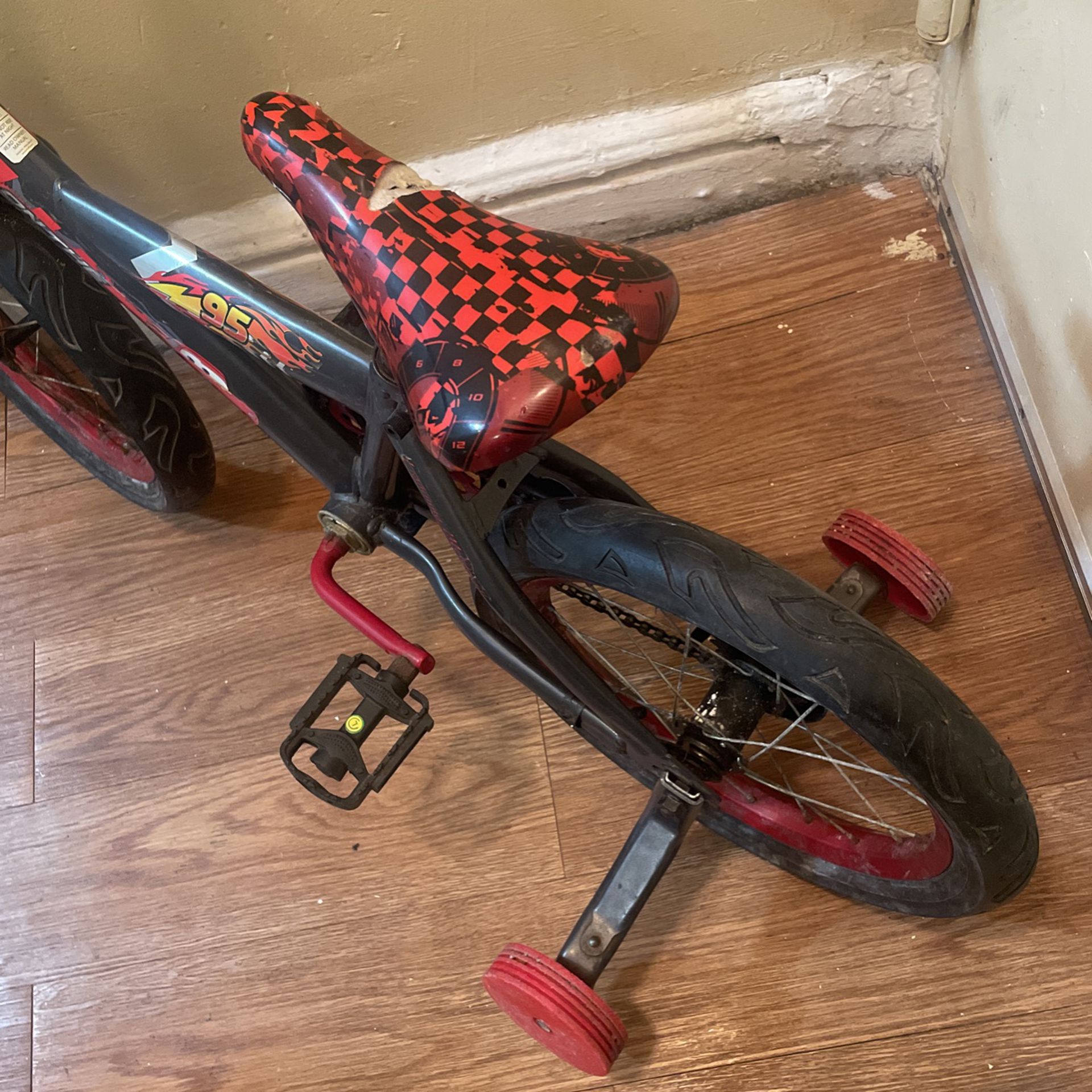 Huffy Boy’s 16” Disney Cars Cruiser Bike With Training Wheels 