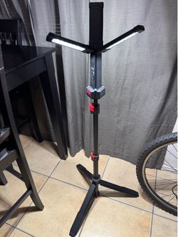 Husky tripod light