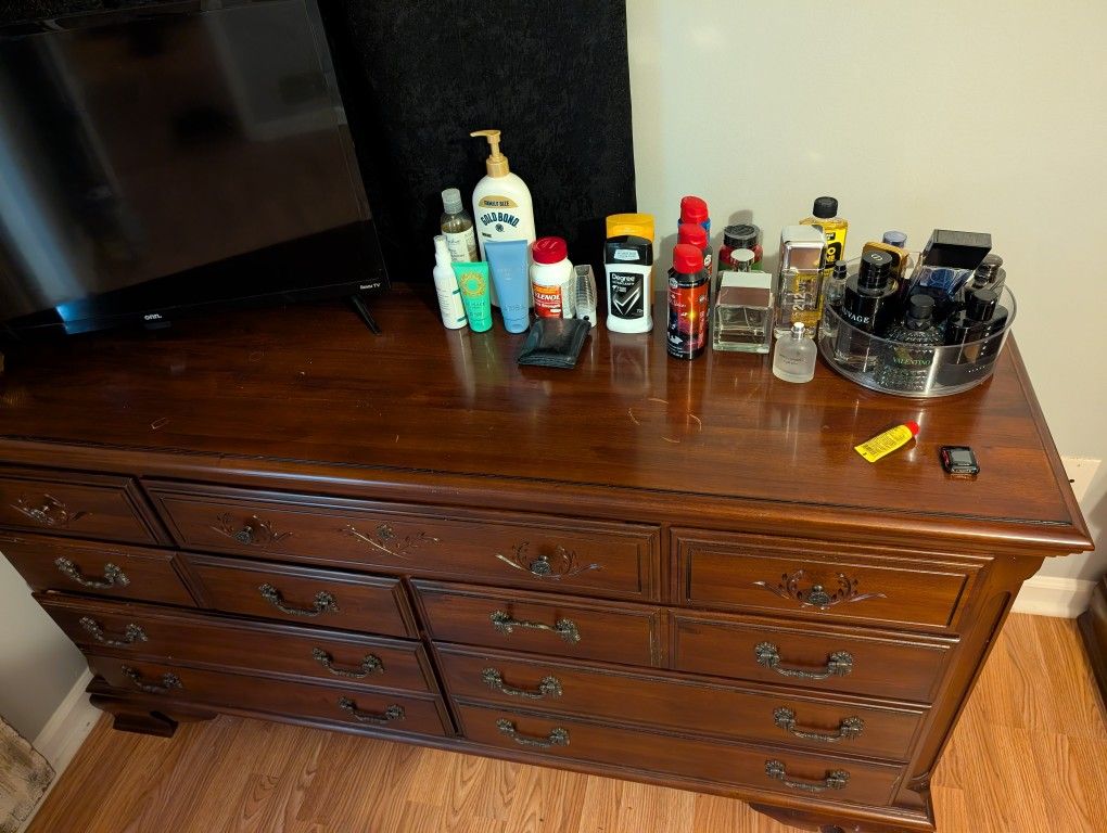 chest of drawers