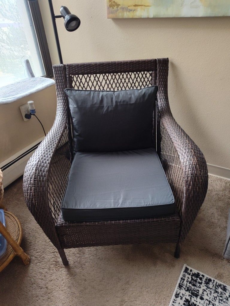 $25 - Cocoa Brown Wicker Chair With Brand New Cushions