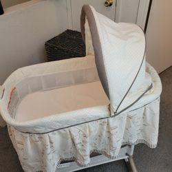 Bassinet (New) Never Used ! 
