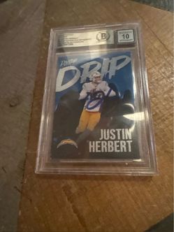JUSTIN HERBERT (ON CARD AUTO)
