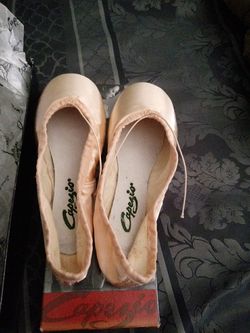 Capezio Glisse Pro size 6.5 Pointe Shoe