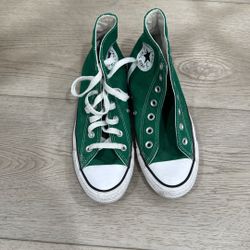 Green Converse Chuck Taylor All Star HighTop Size Women 7.5 Men’s 5.5. Very Lightly Worn. From Foot locker 