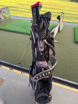 NIKE GOLF BAG - TAYLORMADE IRONS M3