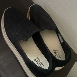 TOMS Women’s Slip-On Shoes – Size 8 – $35