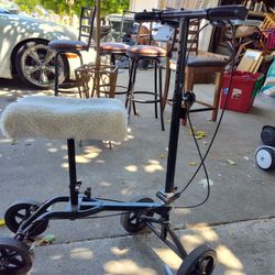 Extra Salt And Thick Padded Steerable Black Knee Scooter With Brakes