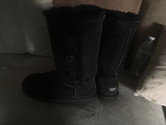 Black ugg boots