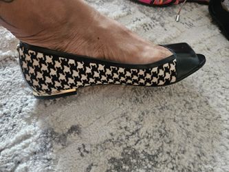 Signature Flat Women Shoes, Black And White Use, Size 61/2, Price 30