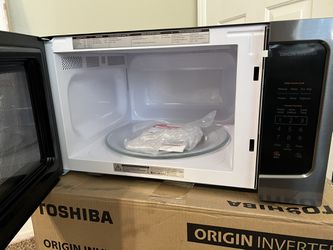 TOSHIBA Countertop Microwave Oven for Sale in Matthews, NC - OfferUp